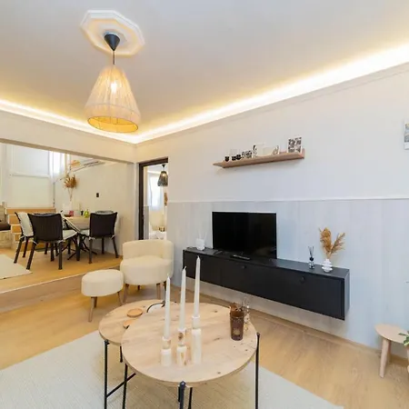 Apartment Stylish Close To The In *